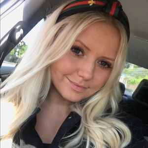 Meet your Posher, Amina